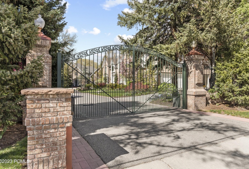 005_Gated Entry