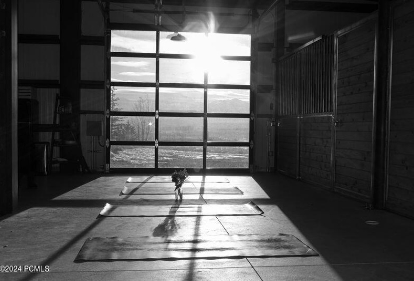 Barn yoga