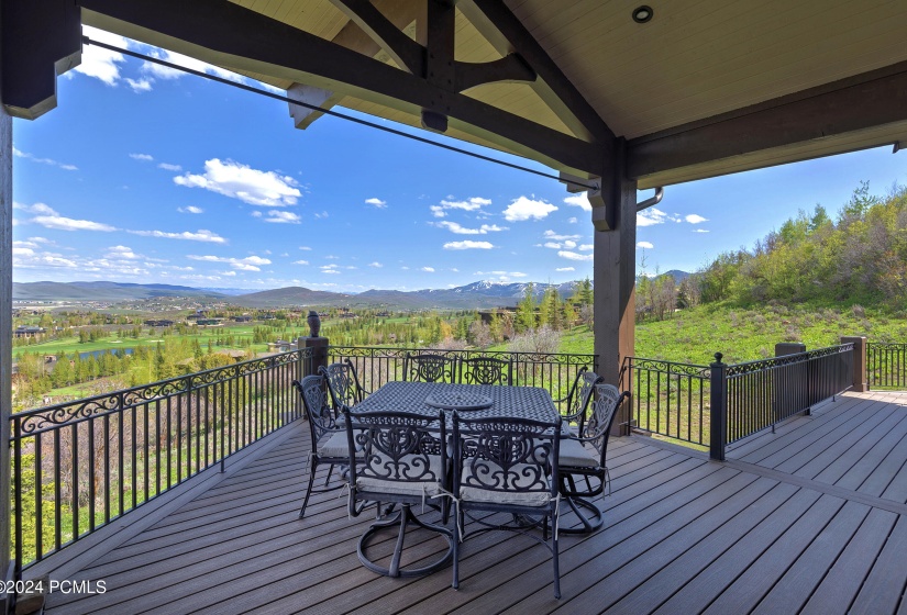 Deck for Al Fresco Dining!