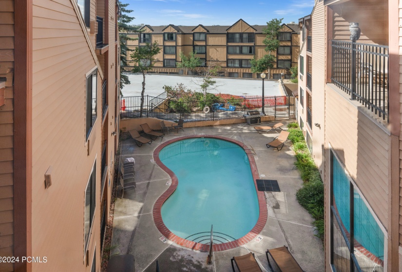 Outdoor Pool & Indoor Jacuzzi