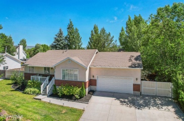 1070 220 North, Heber City, Utah 84032, 5 Bedrooms Bedrooms, ,3 BathroomsBathrooms,Residential,For Sale,220,12402762