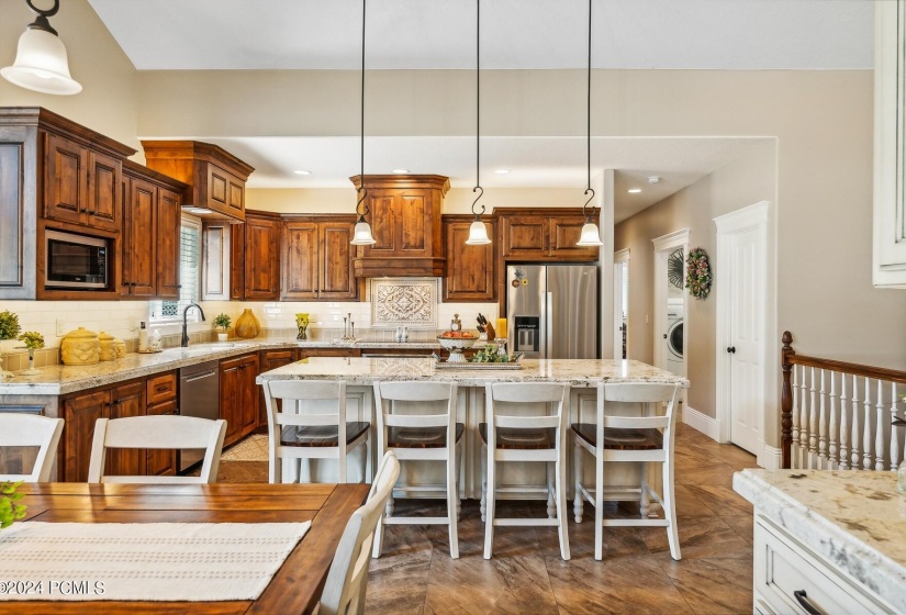 18_Kitchen-Dining_1800x1200_4146987