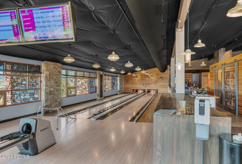 100_099_16_shed_bowling_alley_765_912