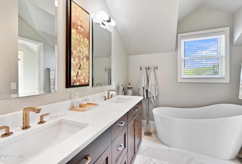 master bath tub