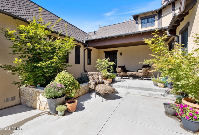 patio/courtyard