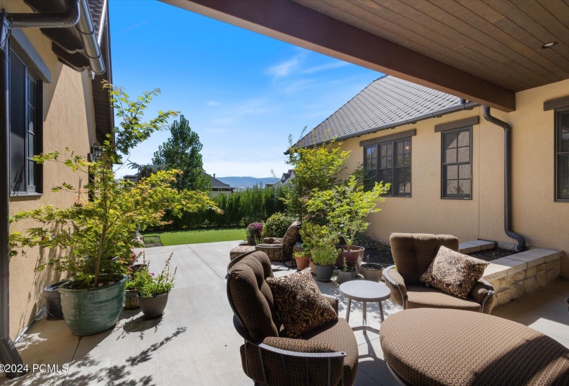 patio/courtyard