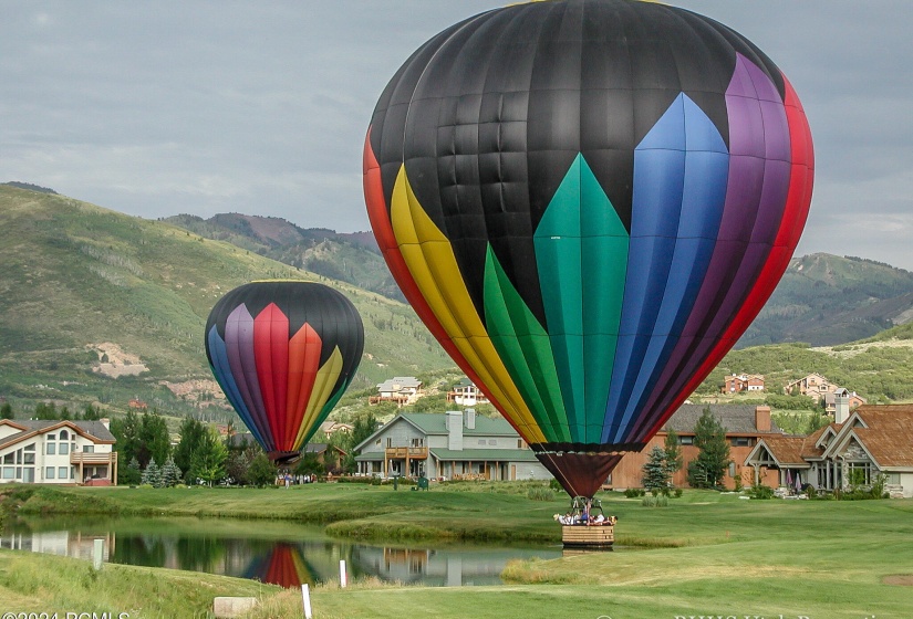 Ballons in Park Meadows (1)