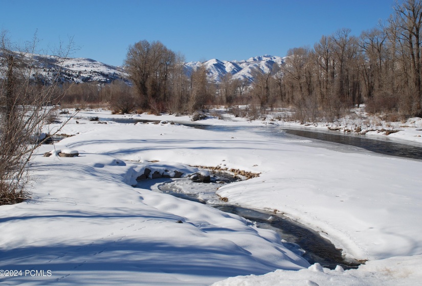 DSC 0 Winter provo river and view