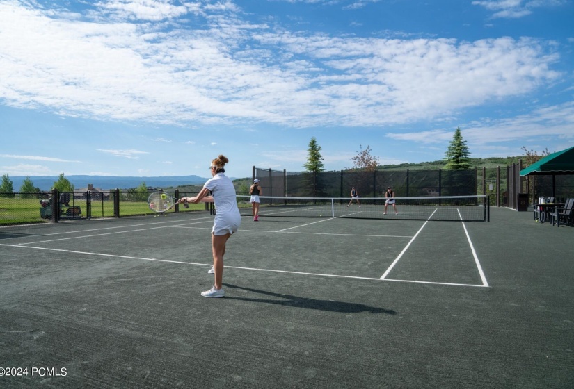 21_Clay-tennis-courts_1800x1200_4133158