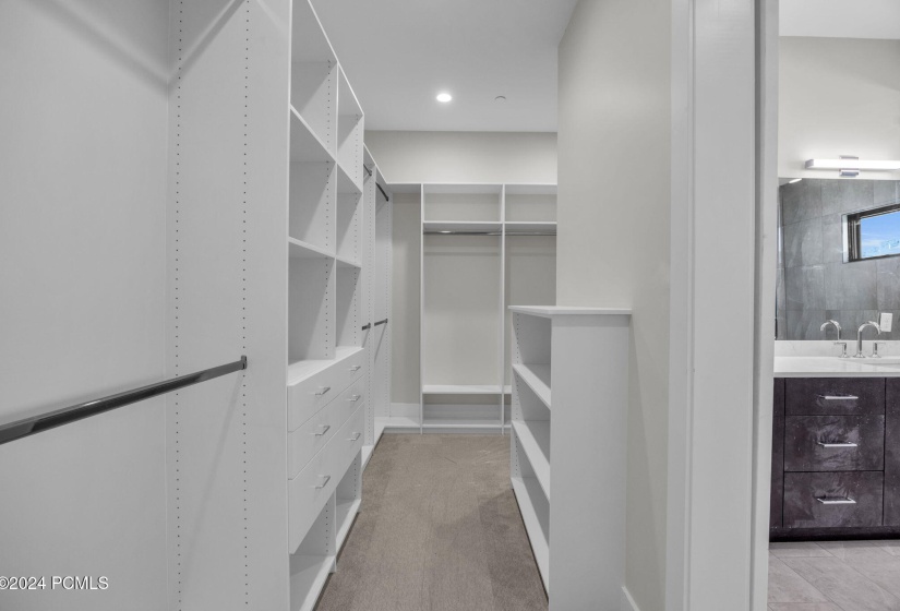 Walking closet