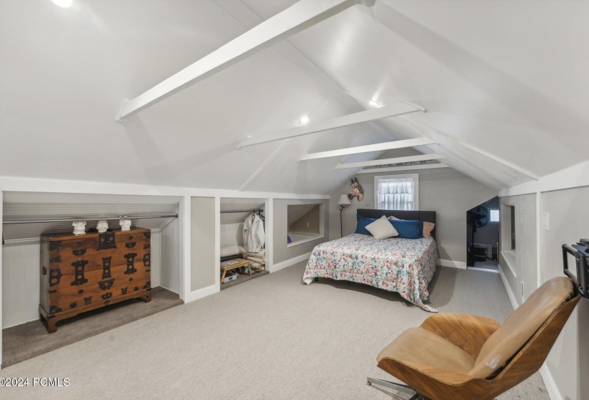 30_Attic-Bedroom_1800x1200_4173191