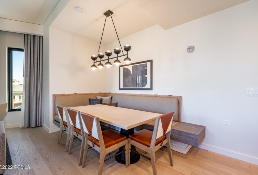 16_Dining-Room_1800x1200_3981248