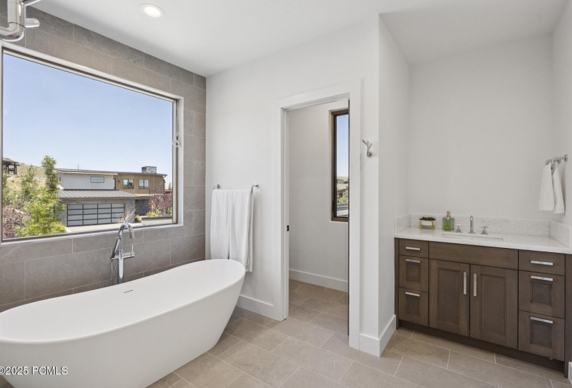 34_Bathroom_1800x1200_4255500