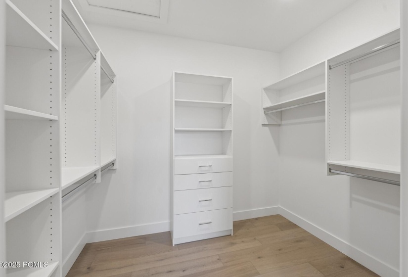 35_Interior_1800x1200_4255496