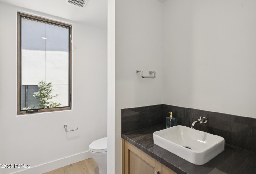 37_Bathroom_1800x1200_4255490