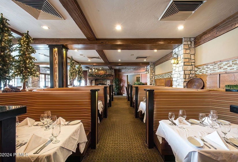 21_Ruths-Chris-Steakhouse_1800x1200_4171