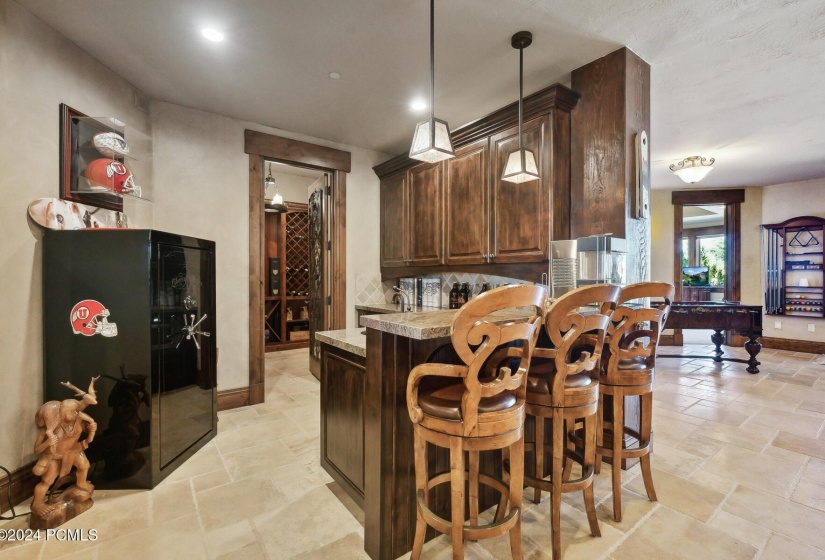 60_Lower-Level-Kitchen-Dining_1800x1200_