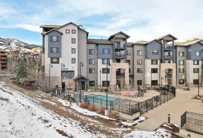 28-web-or-mls-Canyons Resort Dr 326-032