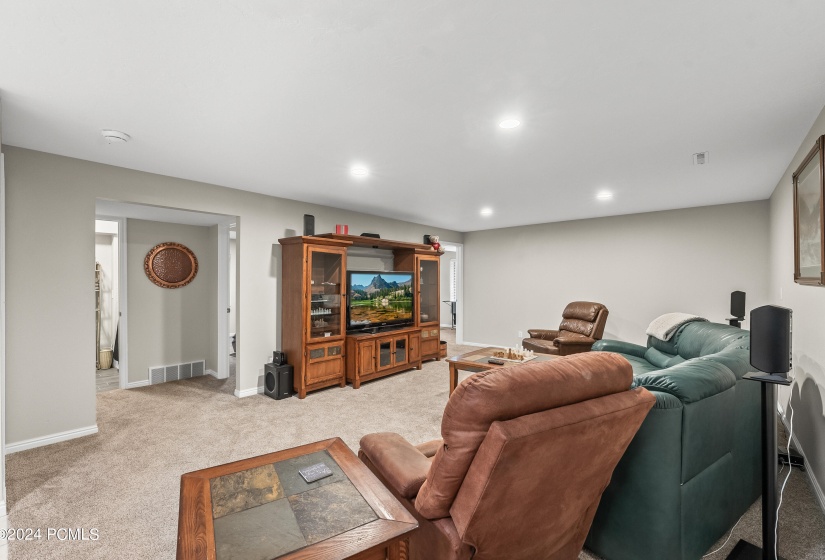 1694 E 6485 S, Cottonwood Heights, UT 84