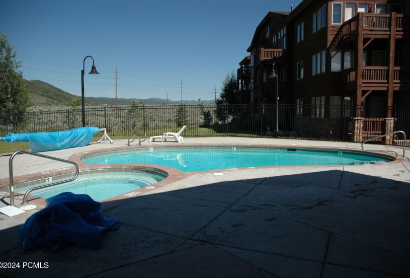 28-web-or-mls-CrestviewPool-Clubhouse002