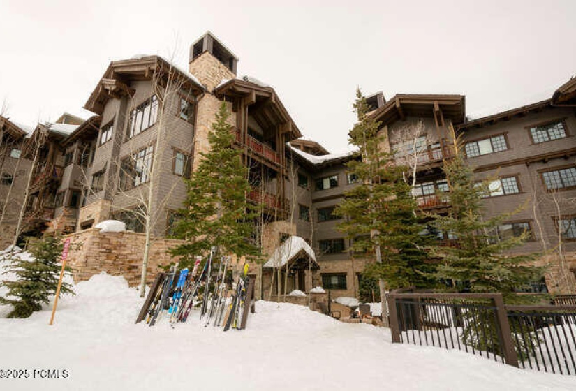 8880 Empire Club Dr Park City-small-044-