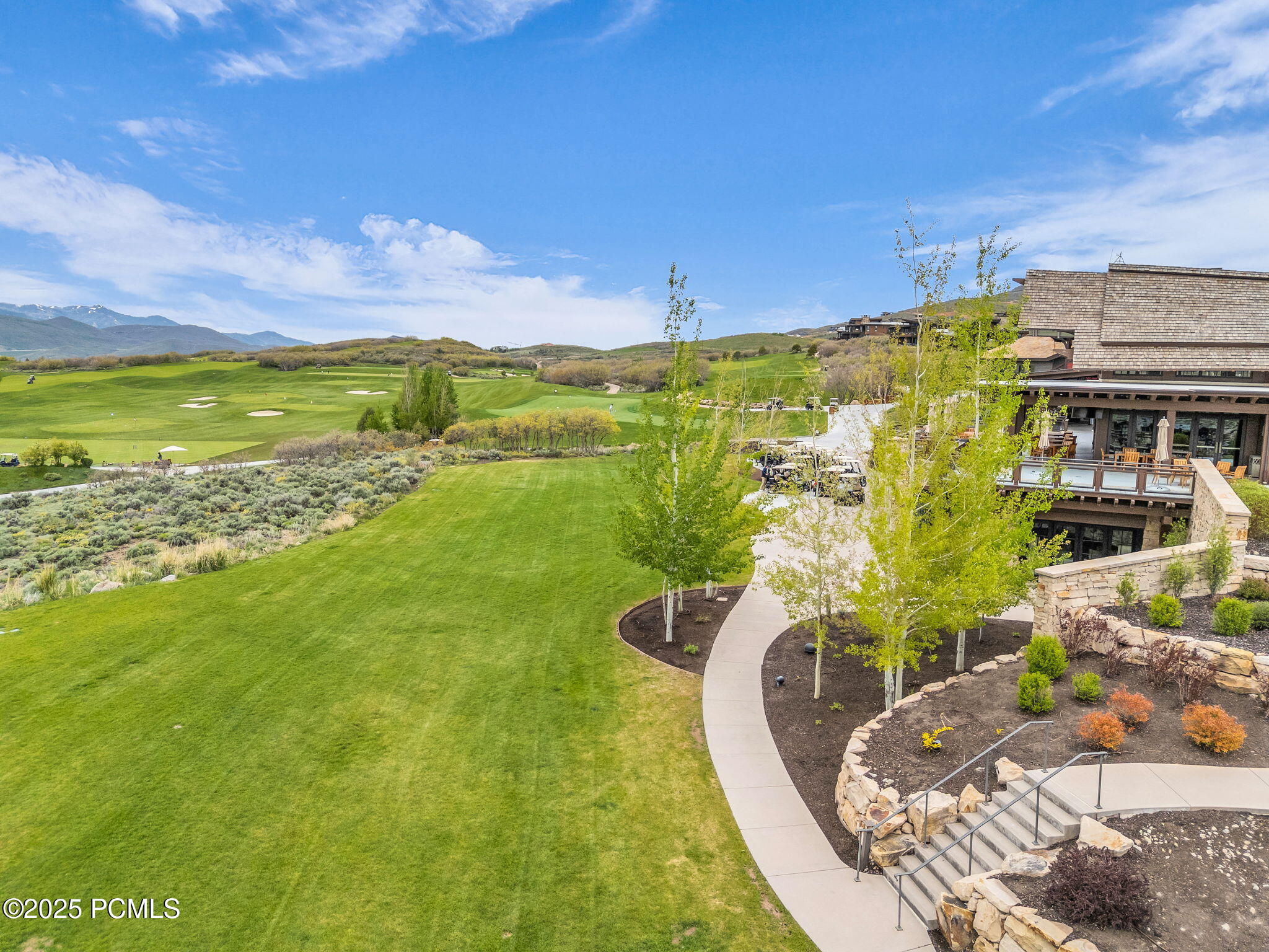 39-web-or-mls-9428-n-uinta-dr