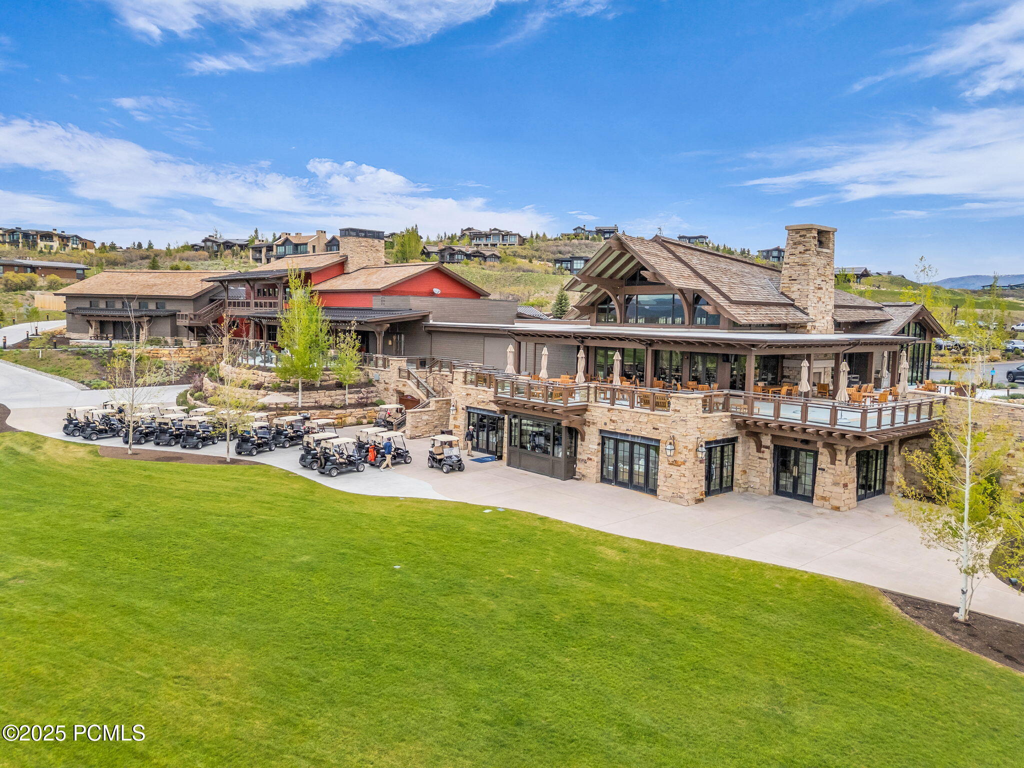 40-web-or-mls-9428-n-uinta-dr