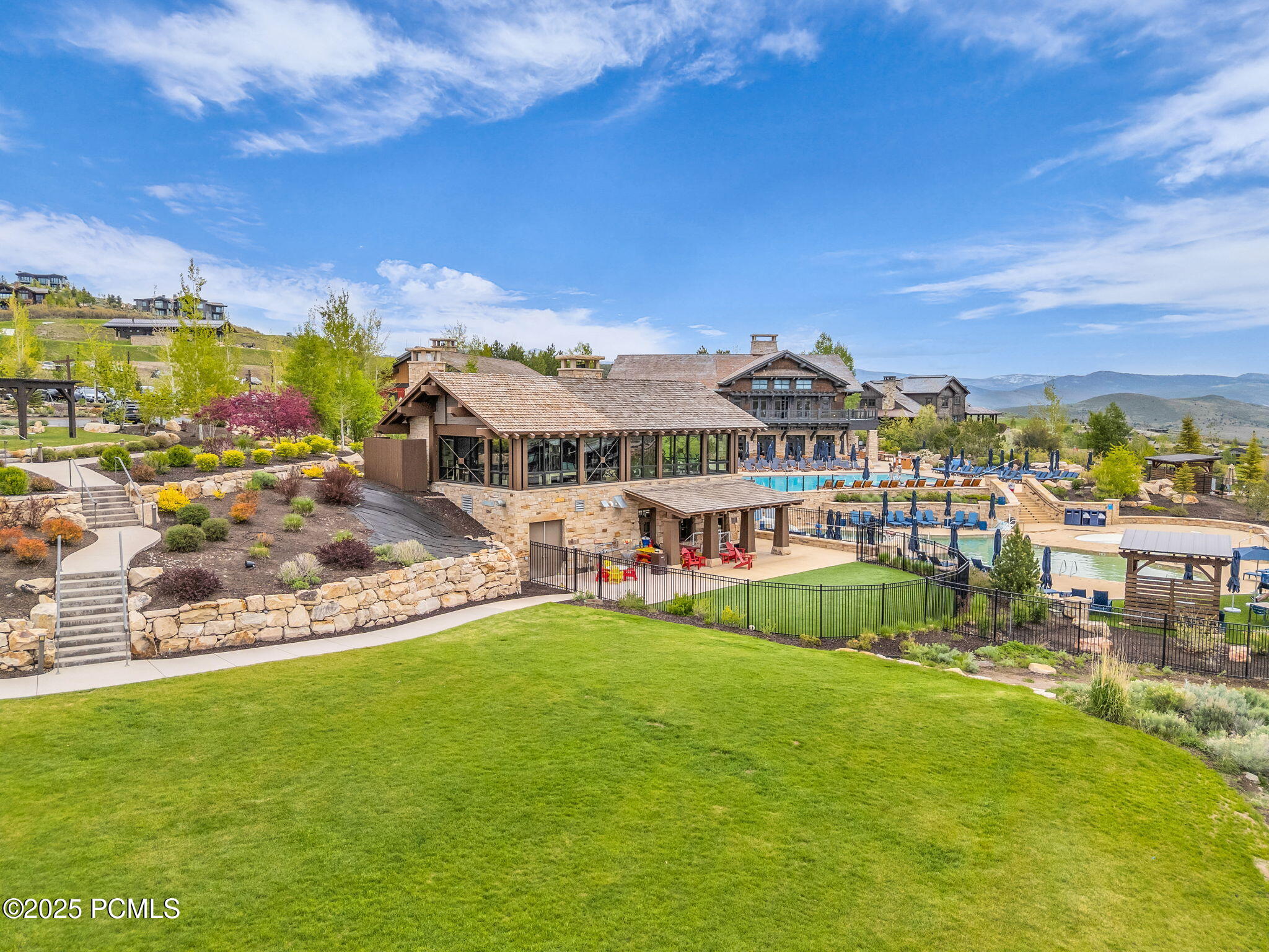44-web-or-mls-9428-n-uinta-dr