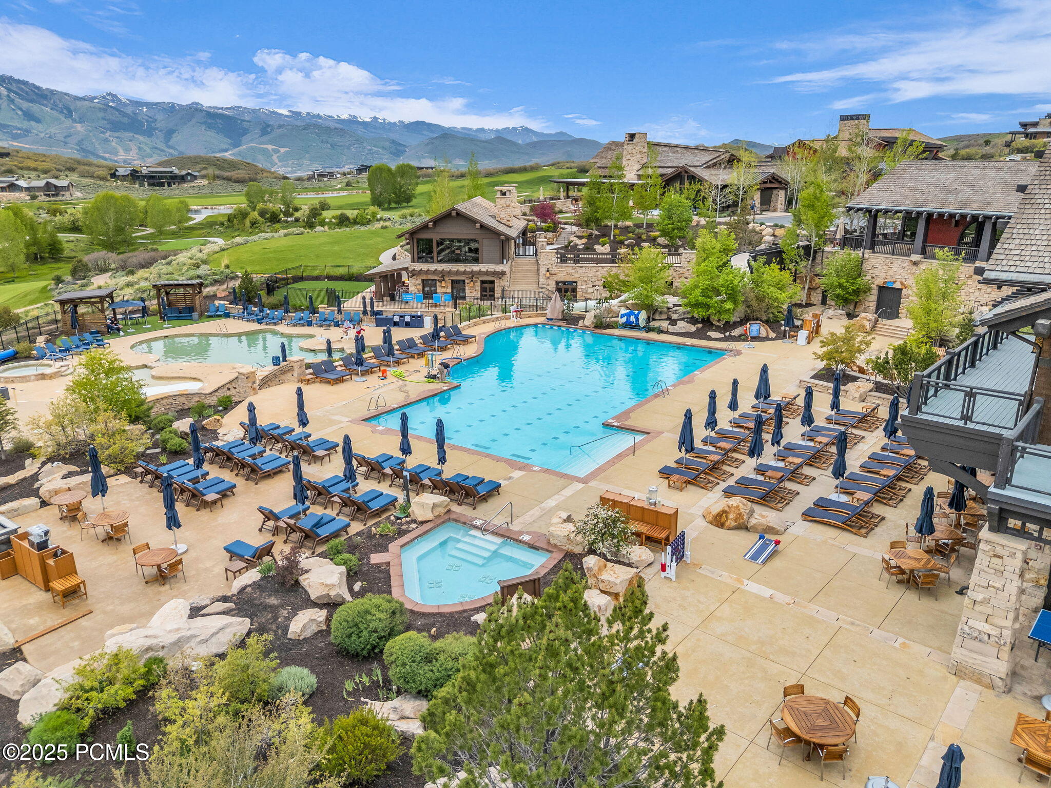 27-web-or-mls-9428-n-uinta-dr