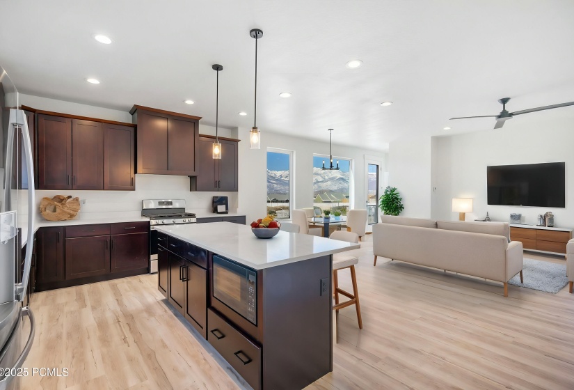 Kitchen-family - Dining Room 2- Standard