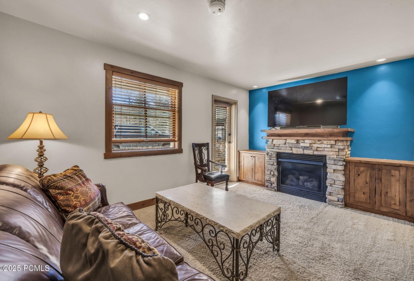 10-web-or-mls-2260-park-ave-11