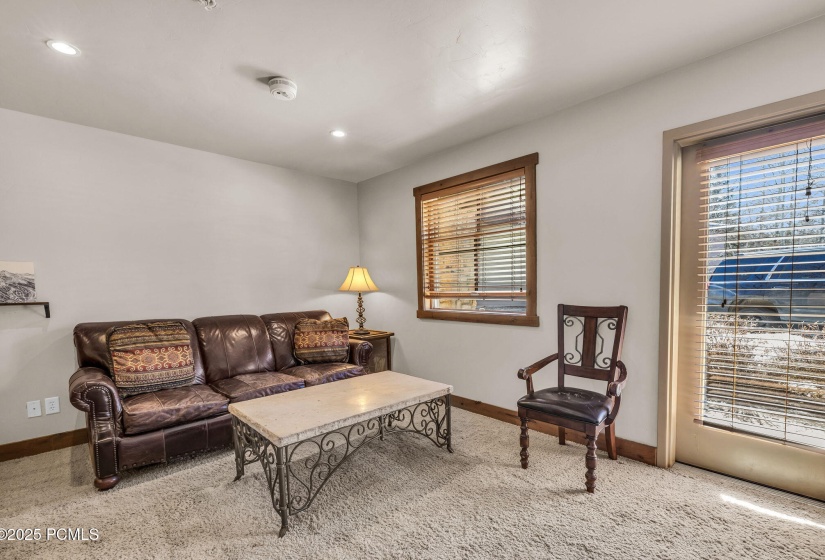 11-web-or-mls-2260-park-ave-11
