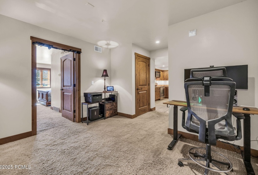13-web-or-mls-2260-park-ave-11