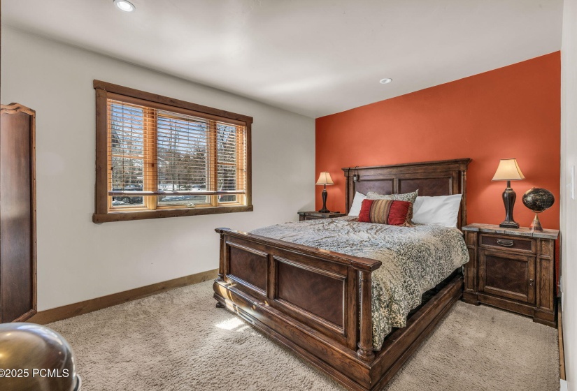15-web-or-mls-2260-park-ave-11