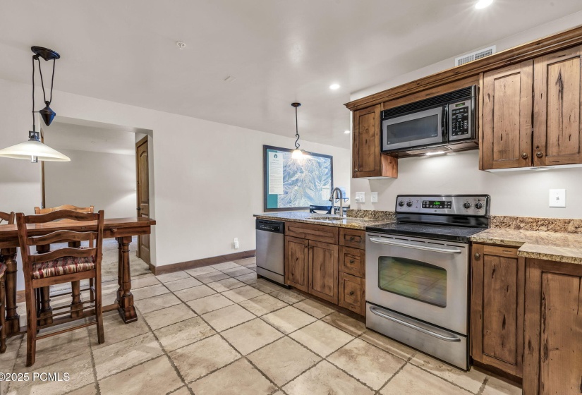 5-web-or-mls-2260-park-ave-11