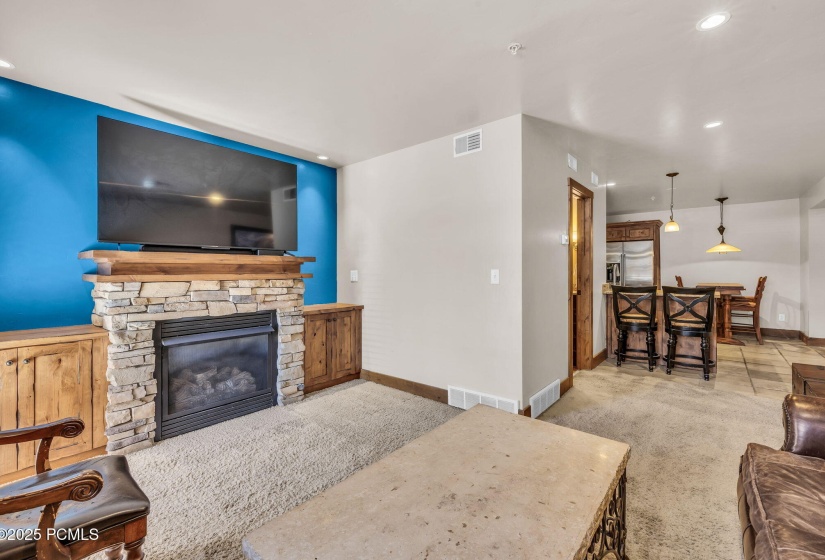 9-web-or-mls-2260-park-ave-11