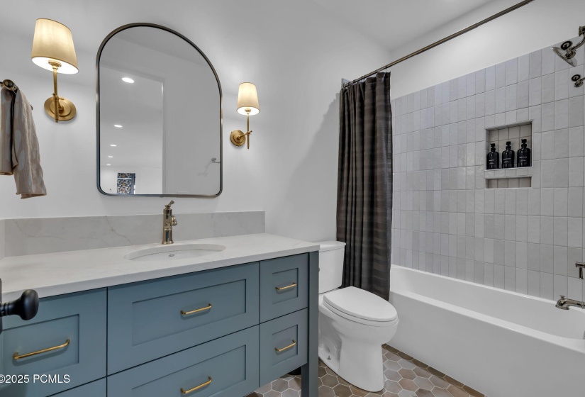 37-web-or-mls-565-w-autumn-blaze