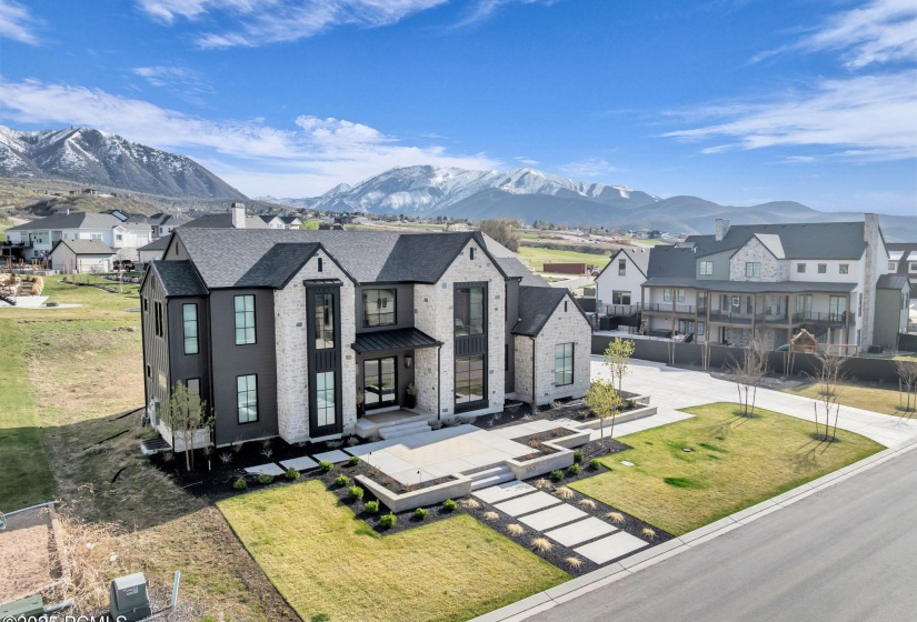 82-web-or-mls-565-w-autumn-blaze