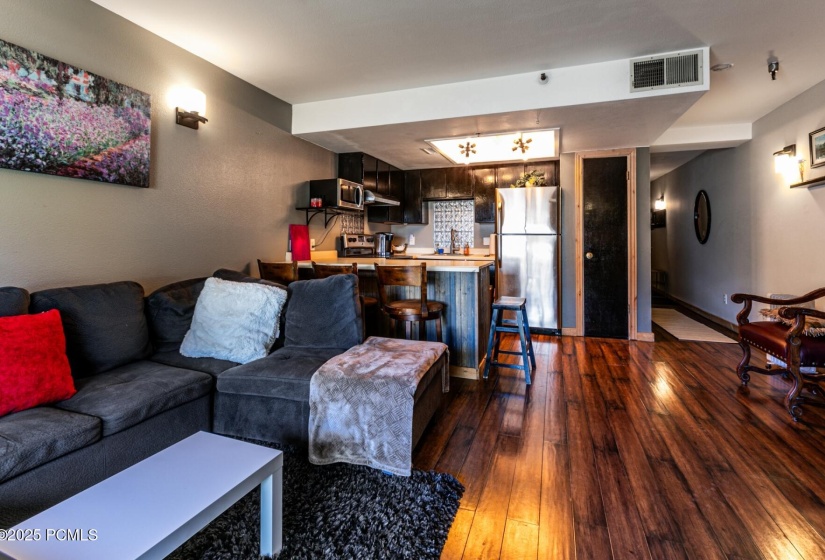 6_1487-Woodside-Ave_1800x1200_4217037