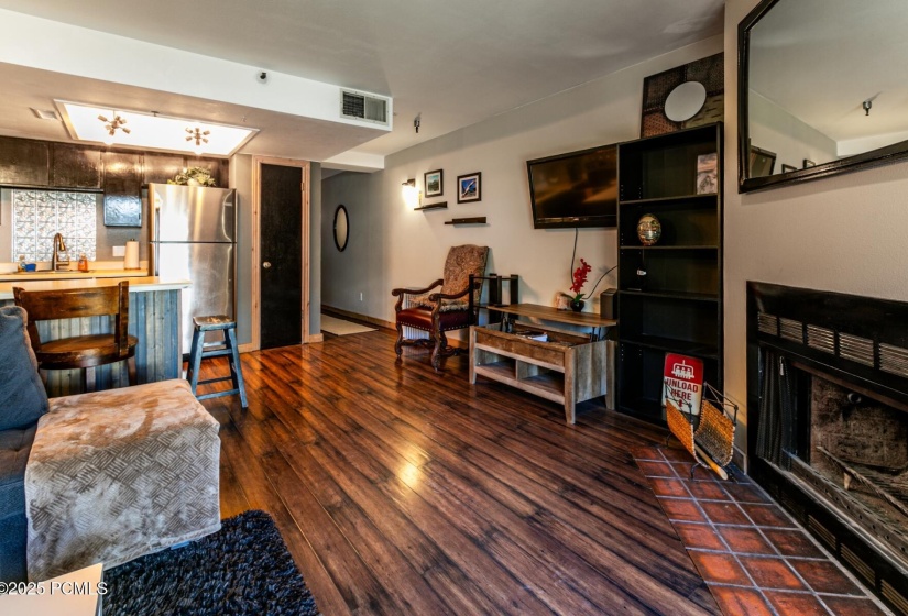 8_1487-Woodside-Ave_1800x1200_4217040