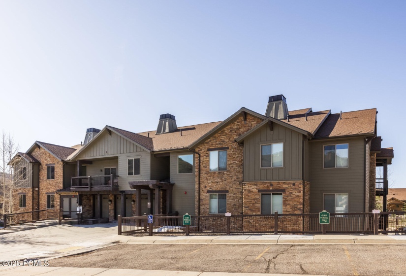 001_1195wblackrocktrunit37i-25_324