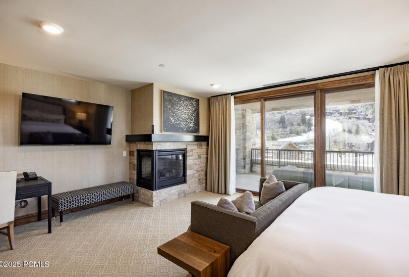 024_2290_deer_valley_dr_e_201029_120