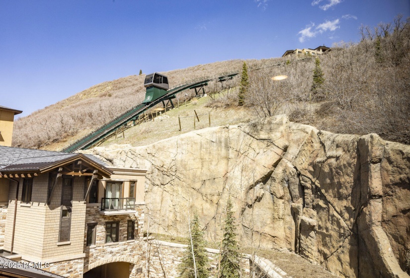 082_2290_deer_valley_dr_e_201025_600