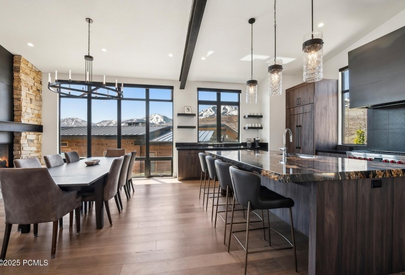 37_Kitchen-Dining_1800x1200_4216991