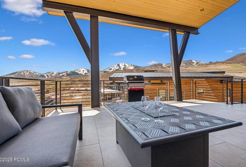 64_Deck-Area_1800x1200_4217018
