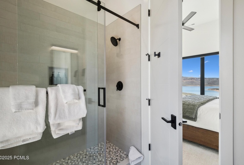 27_Bathroom_1800x1200_4216981