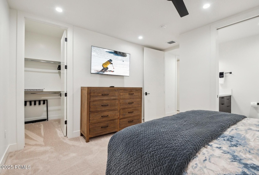 8_Bedroom_1800x1200_4216962