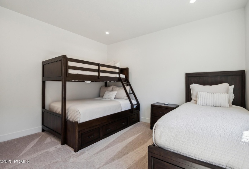 14_Bedroom_1800x1200_4216967