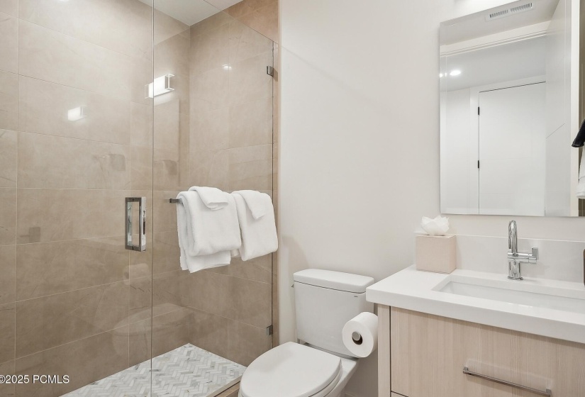 15_Bathroom_1800x1200_4216969