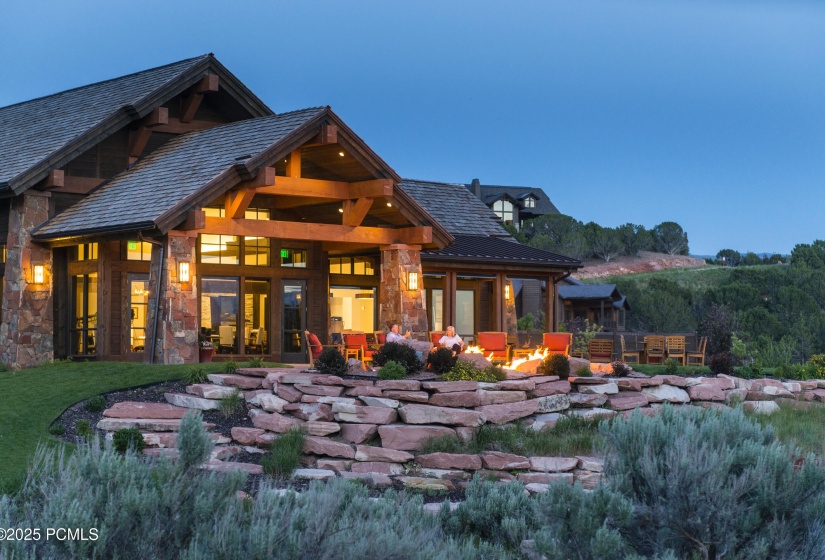 038_red_ledges_clubhouse_firepit_2
